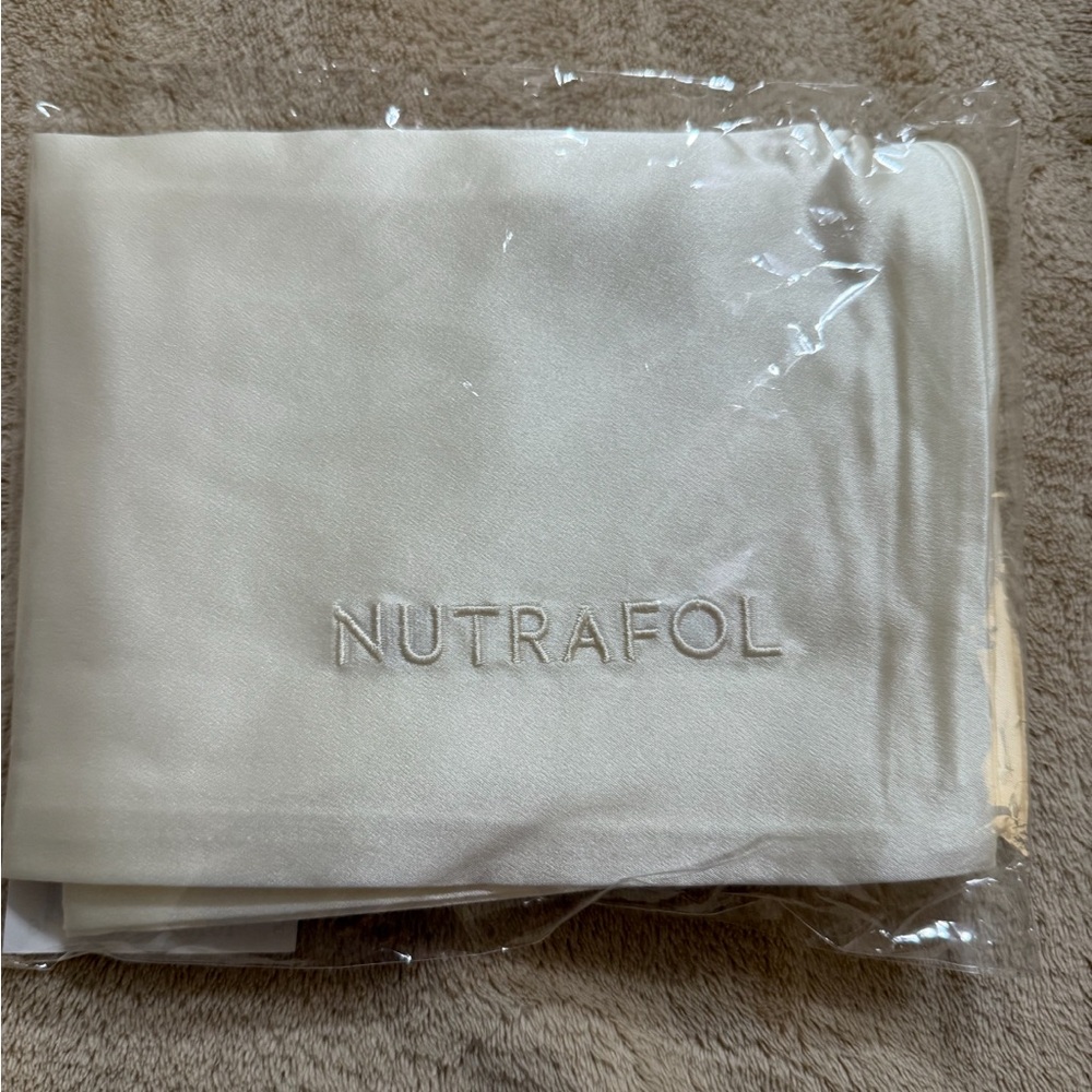 Nutrafol Silk Pillowcase NEW